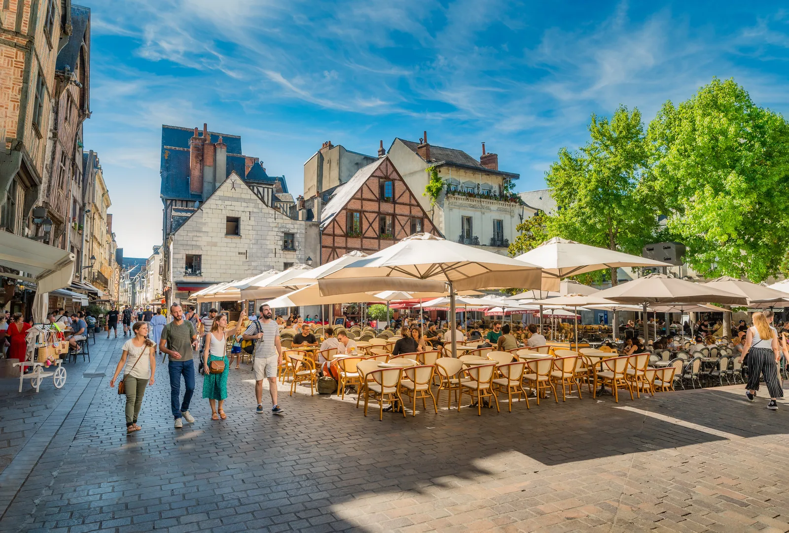 Place Plumereau, le cœur étudiant de Tours